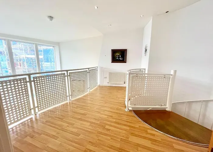 Duplex On The Docks - Free Wifi/Parking